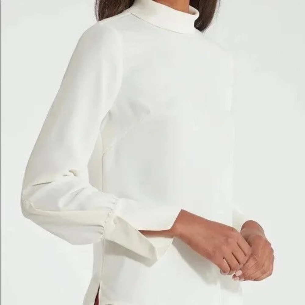 Mockneck ivory longsleeve blouse